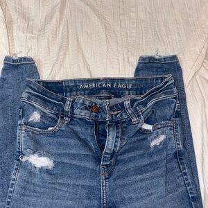 american eagle. size 2. dark wash